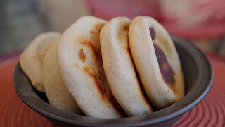 Recette des petits pains à l’ail fourrés au fromage et cuit à la poêle [upl. by Nesnar]