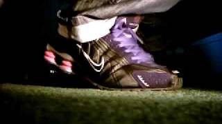 Nike SHOX R4 vs Nike Shox NZ [upl. by Chalmer]