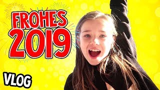 ERSTER Vlog 2019 🎉 Tannenbaum Spielzeug shoppen amp Feuerwerk Vergleich  Lulu amp Leon [upl. by Ubana197]