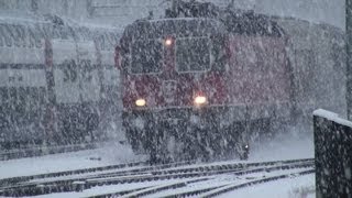 Der Schnee kommt die Bahn fährt Züge im Schnee trainsnowwinter [upl. by Norri]