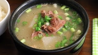 Ox bone soup Seolleongtang 설렁탕 [upl. by Aihsotan]