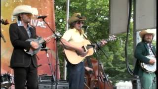 The Cleverlys at CMA Music Fest 2  Cash Crop [upl. by Riek741]