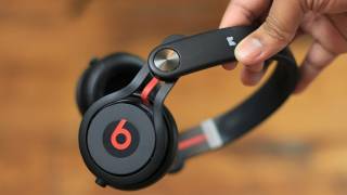 Review Beats by Dr Dre Mixr Headphones [upl. by Krell284]