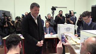 Elezioni Renzi al seggio di Firenze quotScusate il disturbo comè che si votaquot [upl. by Annoirb508]