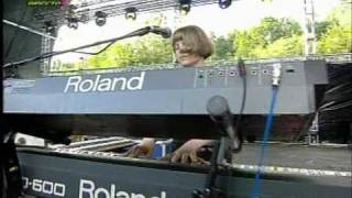 Electrelane  Bells  Live  Paredes de Coura 20070815 0110 43 HQ [upl. by Nassi]