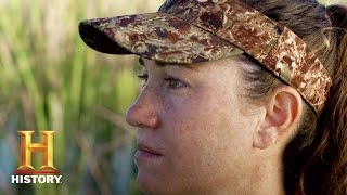 Swamp People Kristi Picks Up The Gun Once More Season 8 Episode 6  History [upl. by Quartis334]