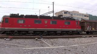 SBB Re 66 quot11670 Affoltern am Albisquot fährt von Thun ab mit Güterzug 270411 [upl. by Reffotsirk]