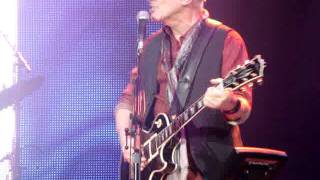 Peter Frampton Comes Alive 35 Tour performs quotSomethings Happeningquot [upl. by Merle]