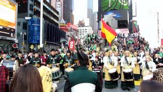 La Reina del Truébano and Banda de Gaites de Corvera d´Asturies Performing in Times Square [upl. by Aneerak]