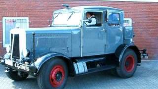 Hanomag Schlepper ST 100 von 1947 im LKW Museum Sittensen [upl. by Onofredo]