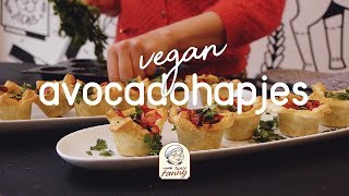 Vegan bladerdeeghapjes met avocado en paprika [upl. by Ardnael]