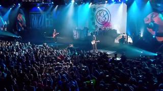 Blink182  All The Small Things HD LIVE AT BLIZZCON 2013 [upl. by Adnale]