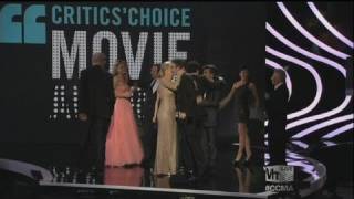 euronews cinema  quotThe Artistquot rafle la mise aux Critics Choice Movie Awards de Los Angeles [upl. by Adnomar]