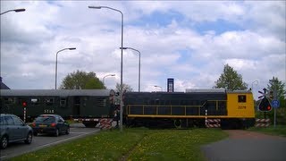 Spoorwegovergang Stadskanaal  Dutch railroad crossing [upl. by Anabelle]