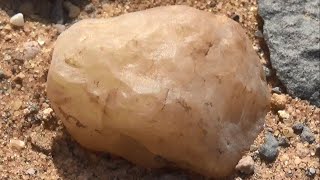 حجر امبليغونيت ومعلومات Amblygonite [upl. by Notsae]