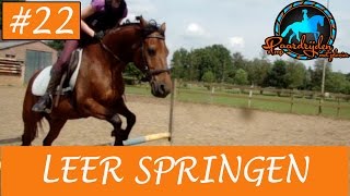 Paardrijden  Hoe leer je springen met je paard [upl. by Engedus]