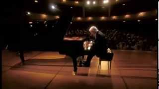 Beethoven  Piano Sonata No 10 in G major  Daniel Barenboim [upl. by Nayb]