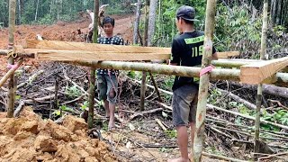 camping di hutan membuat shelter dari kayu meranti [upl. by Dinsdale]