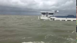 Binnenvaartschip gezonken op het IJsselmeer [upl. by Maridel]