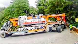 MAN TGS Truck Uphill Sitinjau Lauik Moving Drilling Rig AFT [upl. by Leamaj]