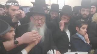 Sholom Mordechai Rubashkin amp Family sing Arba Bavos at Satmar Rebbes Tzion [upl. by Senga315]