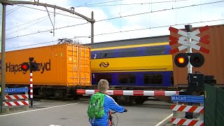 Spoorwegovergang Dordrecht  Dutch railroad crossing [upl. by Laszlo]