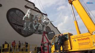 Quadriga mit Bavaria im Anflug auf den Marstall Lieferung aufs Oktoberfest 2014 [upl. by Dewayne323]