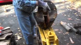 Pow R Kraft 7 ton electric log splitter [upl. by Greenstein872]