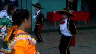 Niños Bailando Musica Mexicana Jarabe Tapatio  Dia Del Padre 2013 [upl. by Akihsan469]