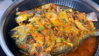 Recette de POISSON DORADE fritMeilleur assaisonnement de dorade aux poivrons et saucedelicieux [upl. by Eicart]