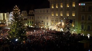 Stille Nacht heilige Nacht  Der größte Chor Österreichs sang Stille Nacht am Stadtplatz Steyr [upl. by Amalberga]