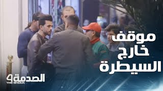 مجموعة شباب لم تتحمل الموقف لتقرر الاعتداء على الشخص الذي أهان عامل الدليفري في قلب الشارع [upl. by Det]