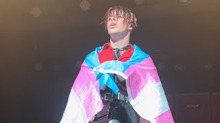 Yungblud brings fan onstage  Phoenix Arizona 31922 [upl. by Ssilem660]