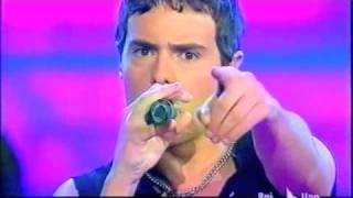 Paolo Meneguzzi  Guardami negli occhi prego  Sanremo 2004m4v [upl. by Nashoma]