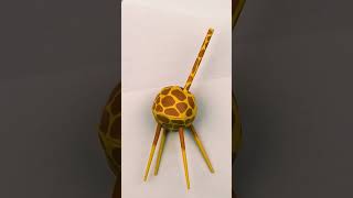 Lukt het eten met chopsticks niet 🥢 Gebruik ze dan om Roef de Giraffe van te maken🦒 [upl. by Folsom560]