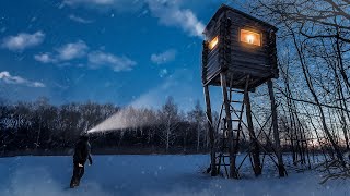 ESCAPE FROM WOLVES IN A TREE HUT  SINGLE OVERNIGHT [upl. by Erapsag]