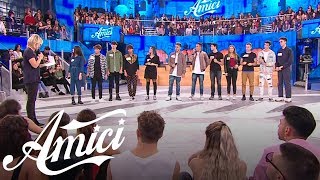 Amici 18  Corale di canto  La musica non cè [upl. by Angie222]