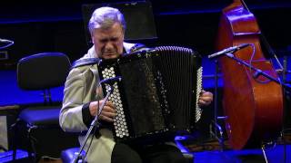 Marcel Azzola et Lina Bossati  Laccordéoniste [upl. by Eenar]