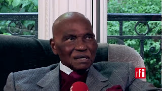 Abdoulaye Wade sur RFI  Macky Sall a lancé « une chasse aux sorcières » [upl. by Enened]