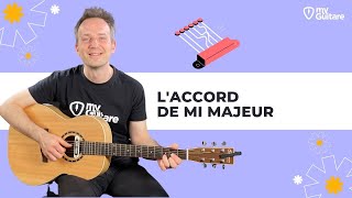 Laccord de Mi majeur à la guitare [upl. by Hoy835]