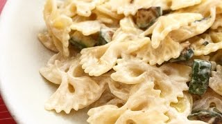 Pasta con zucchine formaggio spalmabile e basilico [upl. by Kreg972]