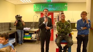 Kickbokser Nieky Holzken opent week tegen pesten op oude basisschool [upl. by Higginbotham]