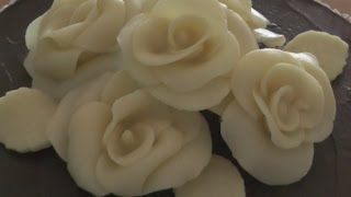 Tutorial Rosen aus Modellierschokolade oder Blütenpaste hestellenHow to make an Gumpaste Rose [upl. by Sorgalim796]