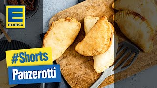 Panzerotti mit Tomate Mozzarella  Italienisches Teigtaschen Rezept SHORTS [upl. by Trebleda]