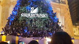 Accensione albero Swarovski in Galleria a Milano e Paola Turci canta Hallelujah 2016 [upl. by Amathist448]