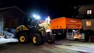 Unimog  Radlader  Salzstreuer shorts viral subscribe funny winteriscoming [upl. by Richards]