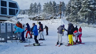 Buen ambiente en el primer día de esquí en la Estación de Montaña de Manzaneda [upl. by Miett654]