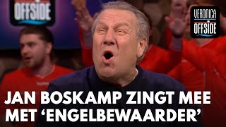 Goud Jan Boskamp zingt voorafgaand aan Veronica Offside mee met Engelbewaarder en Sweet Caroline [upl. by Godfry]