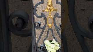 Kensington Palace Memoral Gate princessdiana kensingtonpalace flowers memorial [upl. by Aphra]