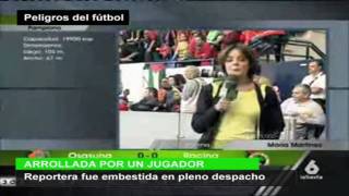 Reporter hit by a player Reportera arrollada por un jugador [upl. by Kevon79]